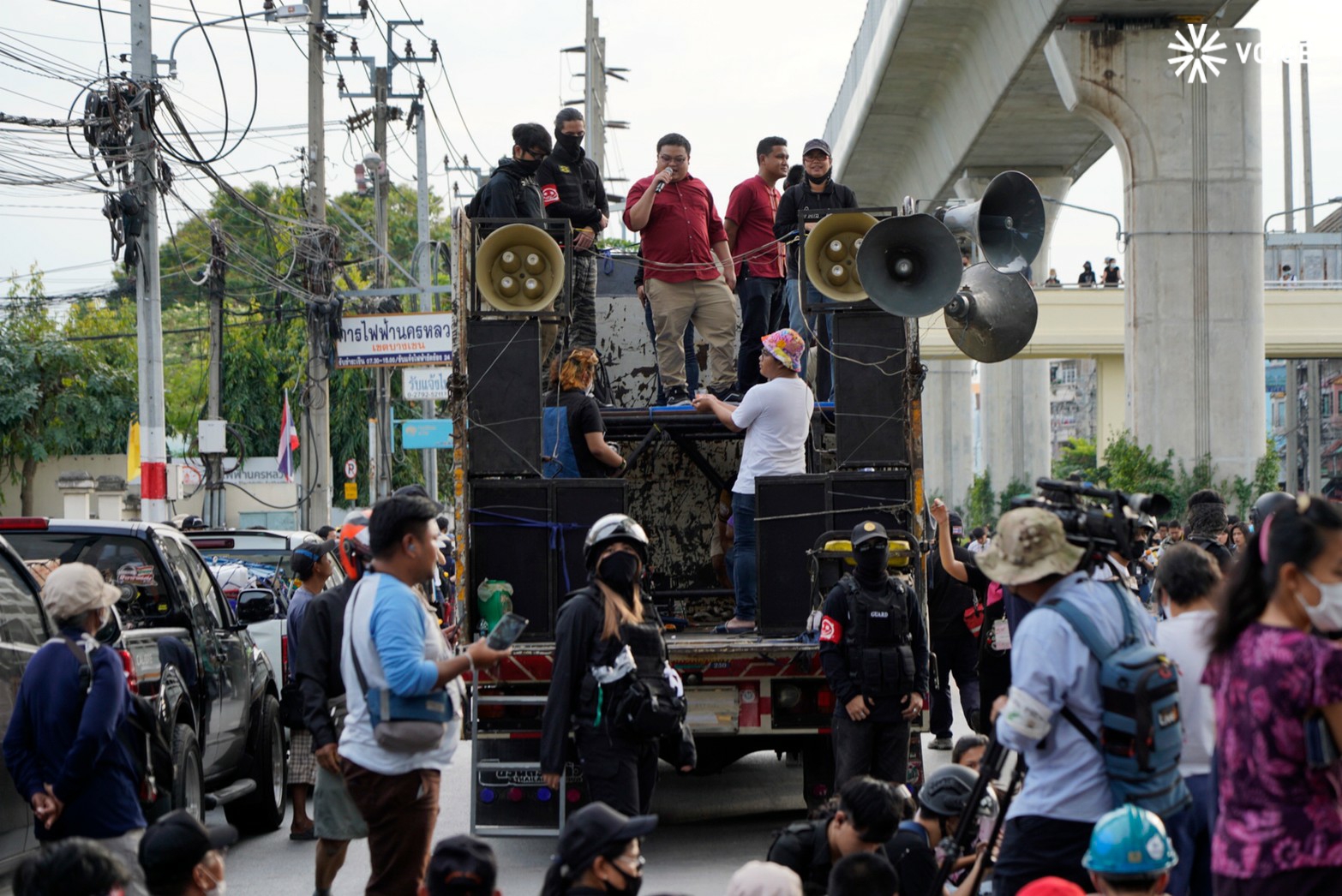 ม็อบ 29 พ.ย. บรรยากาศราบ11 เพนกวิน  พริษฐ์ ราษฎร กรมทหารราบที่11