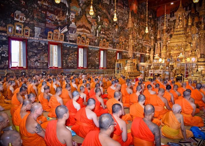 บทสวดมนต์ข้ามปี เสริมสิริมงคล ให้ชีวิตรุ่งเรือง รับความโชคดี มีความสุขตลอดปี 2568