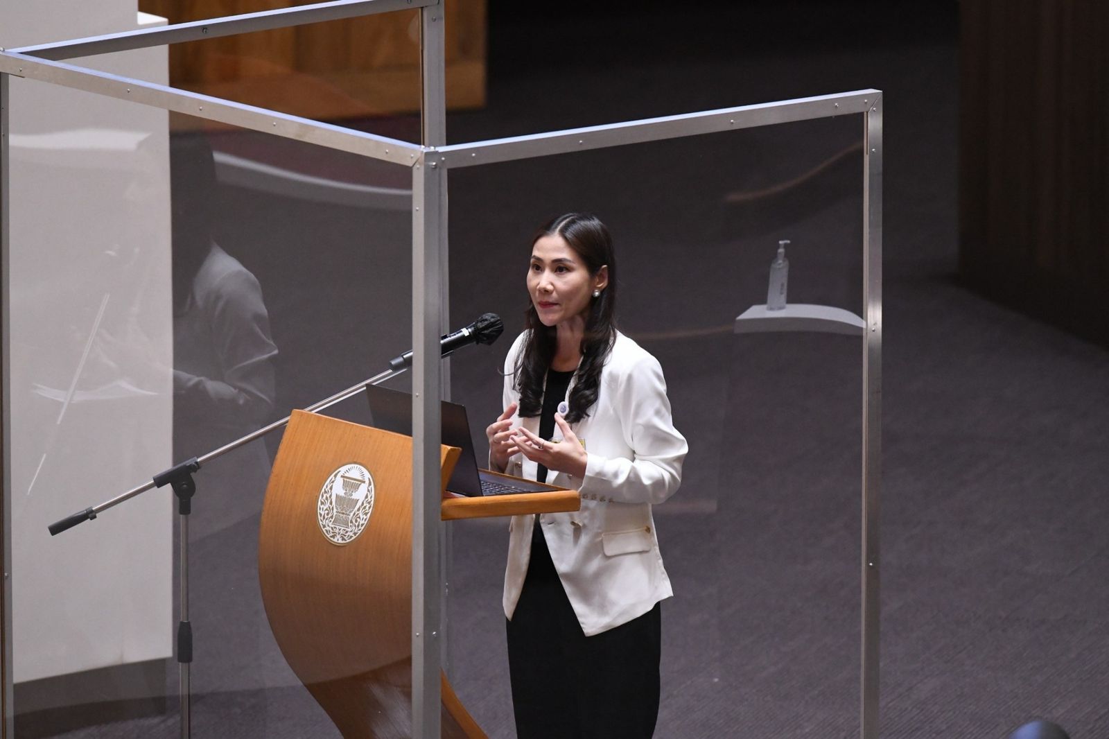 เบญจา ก้าวไกล สภา 0B41CCBC-525F-44BF-A109-A548BFA485E5.jpeg