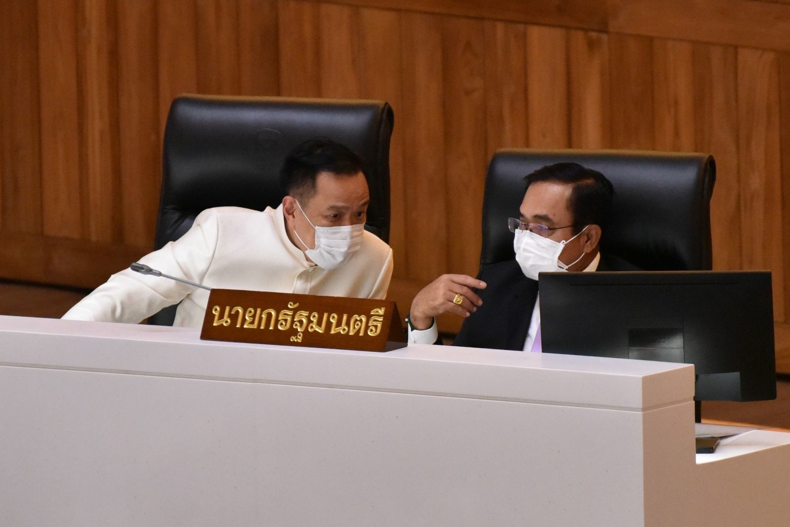 อนุทิน ประยุทธ์ สภา 2420813A4A.jpeg