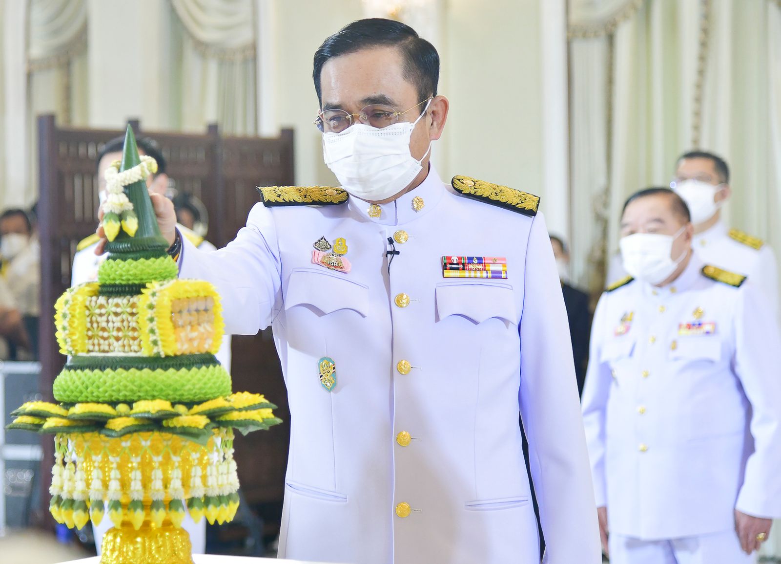 ประยุทธ์ ถวายพระพร ในหลวง  ประยุทธ์ ถวายพระพร ในหลวง  892D97EE-C0EF-445B-9387-819981995A65.jpeg