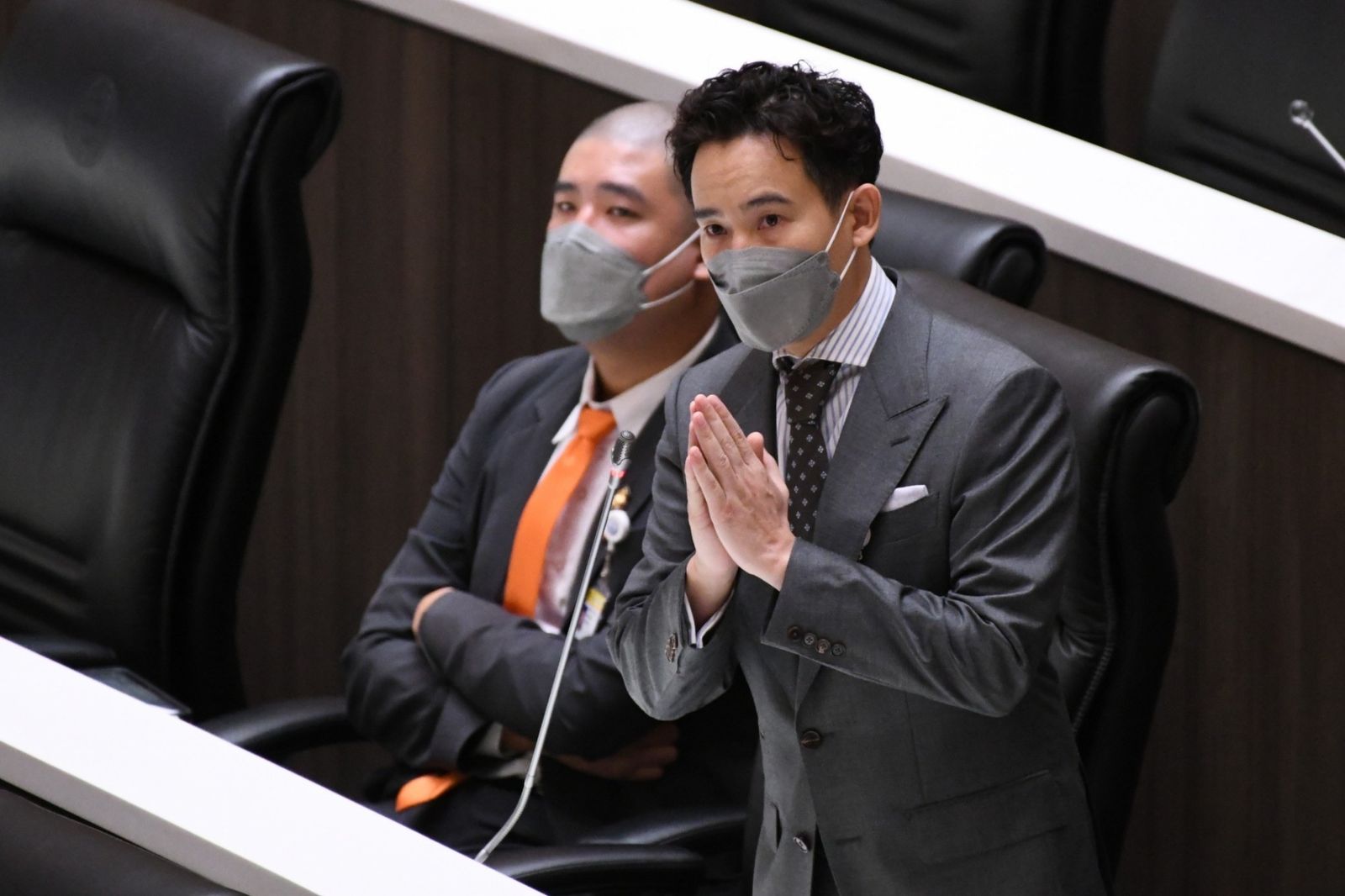 พิธา ประชุมสภา -3CD0-4D81-A729-989BC99F01B3.jpeg