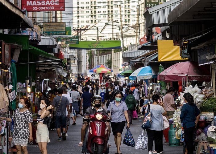 'เพื่อไทย' ห่วง ศก.ไทยทรุดหนัก ชี้แค่แจกเงินไม่มีทางฟื้น