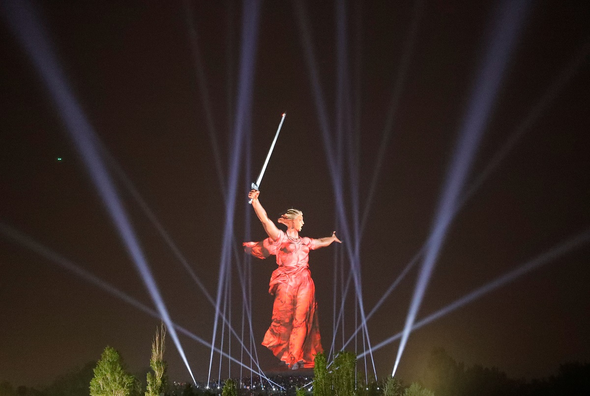 The Motherland Calls อนุสาวรีย์เสียงเรียกแห่งมาตุภูมิ 