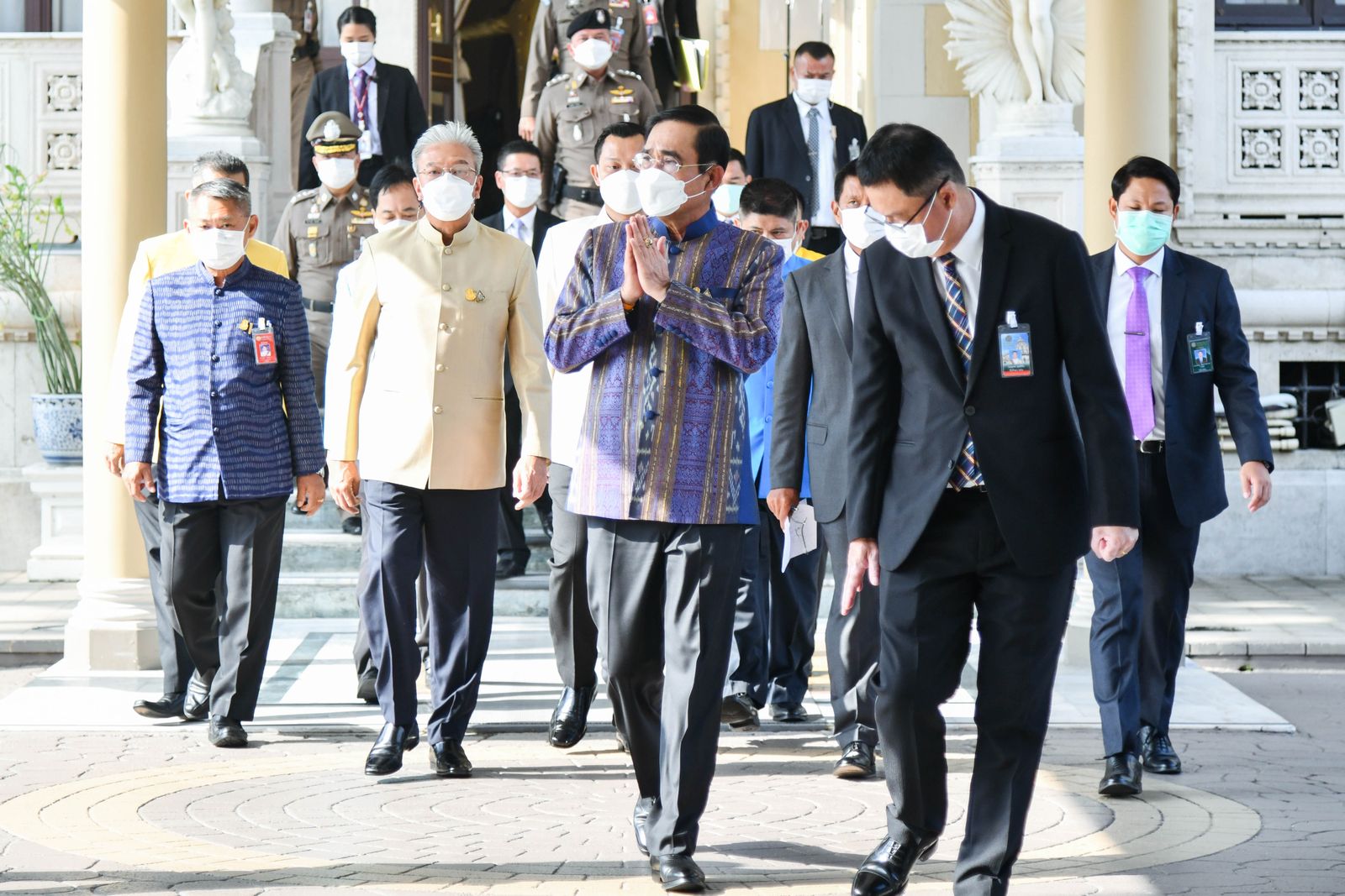 ประยุทธ์ ประชุมคณะรัฐมนตรี 14000000.jpg