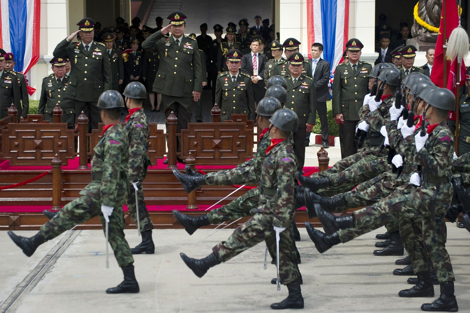 ประยุทธ์ อนุพงษ์ ทหาร กองทัพบก กองทัพ ทหาร 085038.jpg