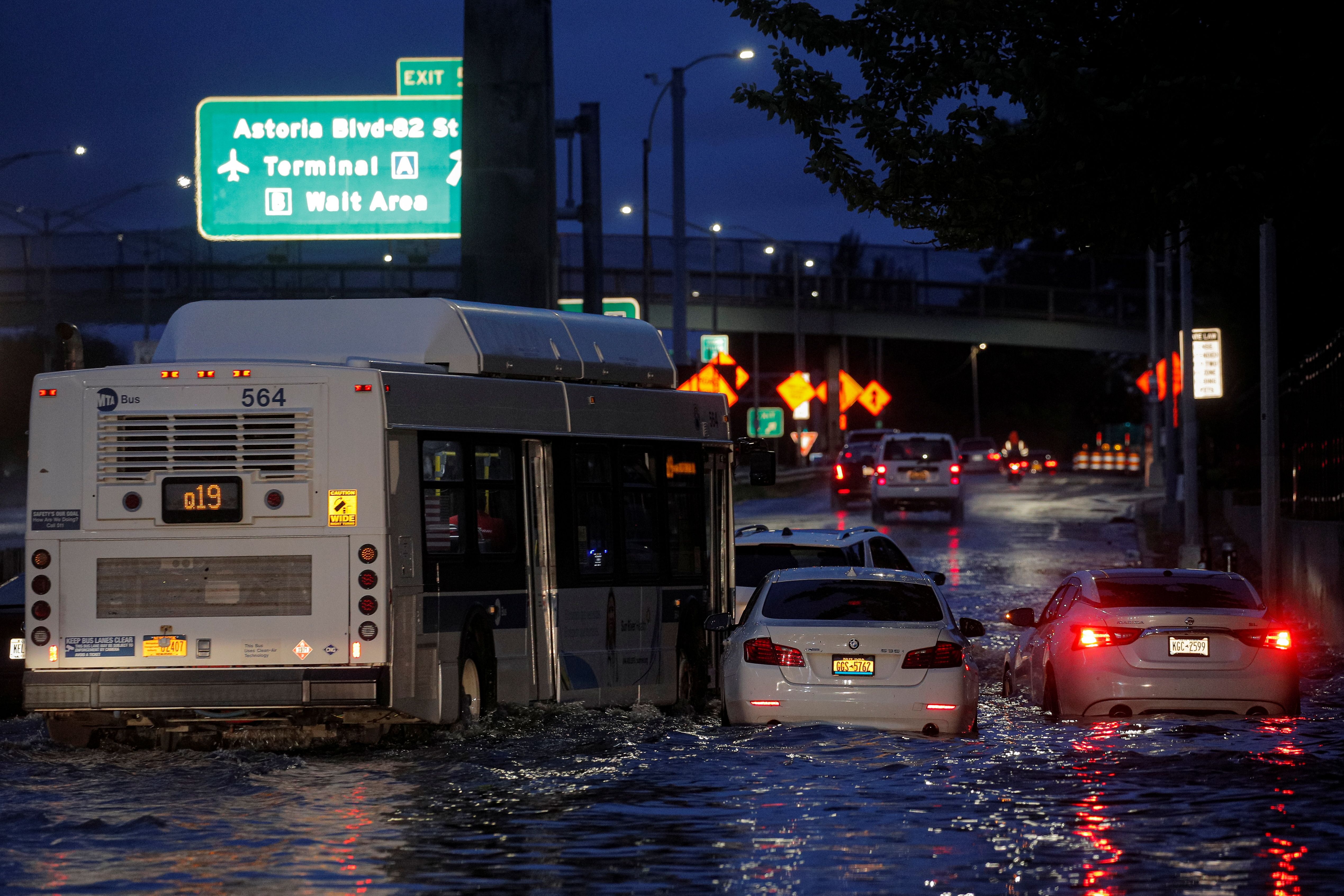 AFP - นิวยอร์ก น้ำท่วม ฝนตกหนัก