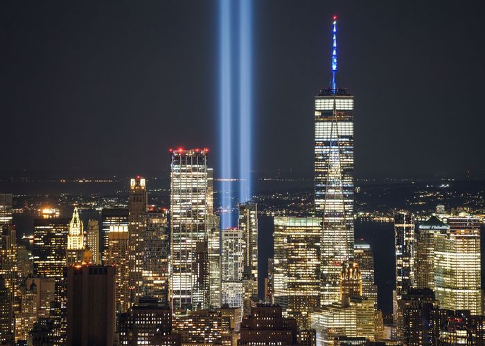 “Tribute in Light” ศิลปะลำแสงคู่ รำลึก 20 ปี วินาศกรรมโจมตีสหรัฐฯ '9/11'