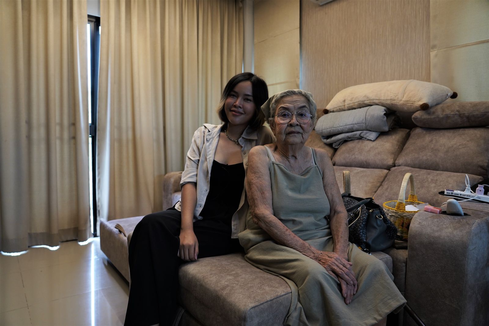 ยายหงษ์ทอง2 ยาย 1.jpg