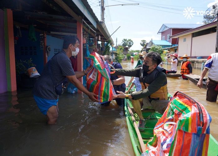 ‘พานทองแท้-เพื่อไทย'ลุยช่วยน้ำท่วม 'ชัยภูมิ' บี้รัฐบาลเร่งเยียวยาผลกระทบน้ำท่วมหนัก