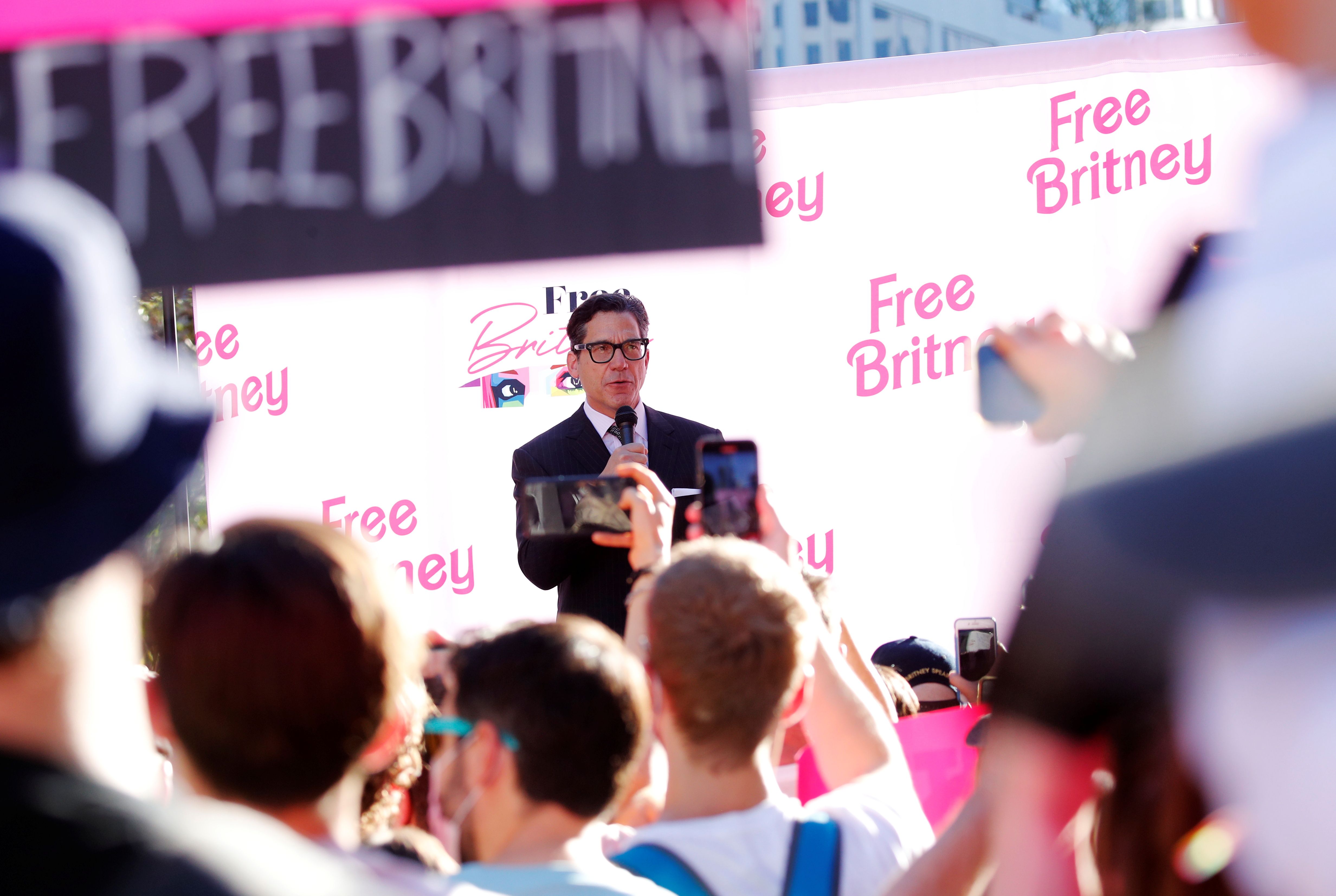 Reuters - บริทนีย์ ทนาย โรเซนการ์ต #FreeBritney