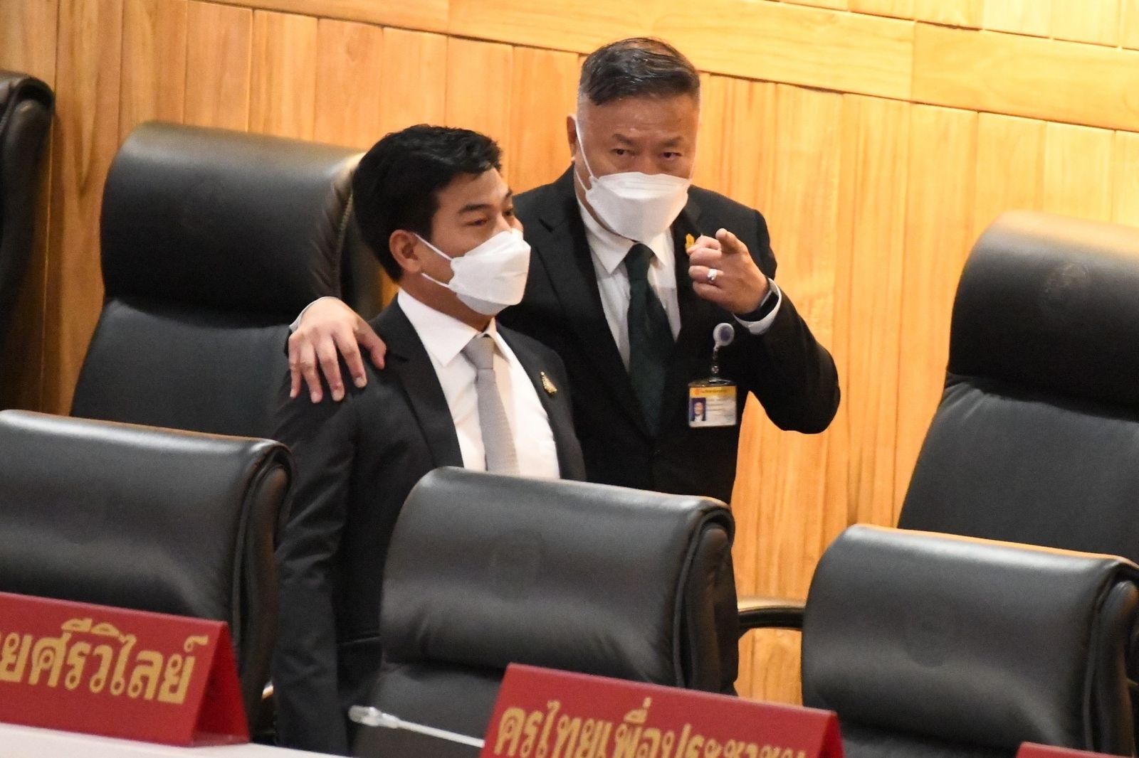 นิโรธ พลังประชารัฐ ประชุมสภา 08C-E01FE015DD68.jpeg