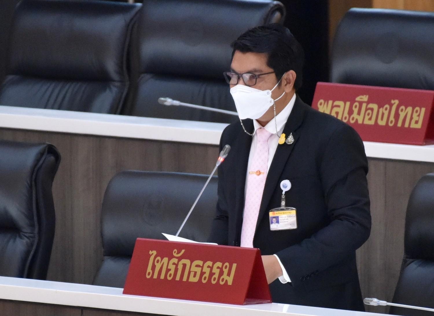 พีระวิทย์ ไทรักธรรม ประชุมสภา  C3376E035F.jpeg