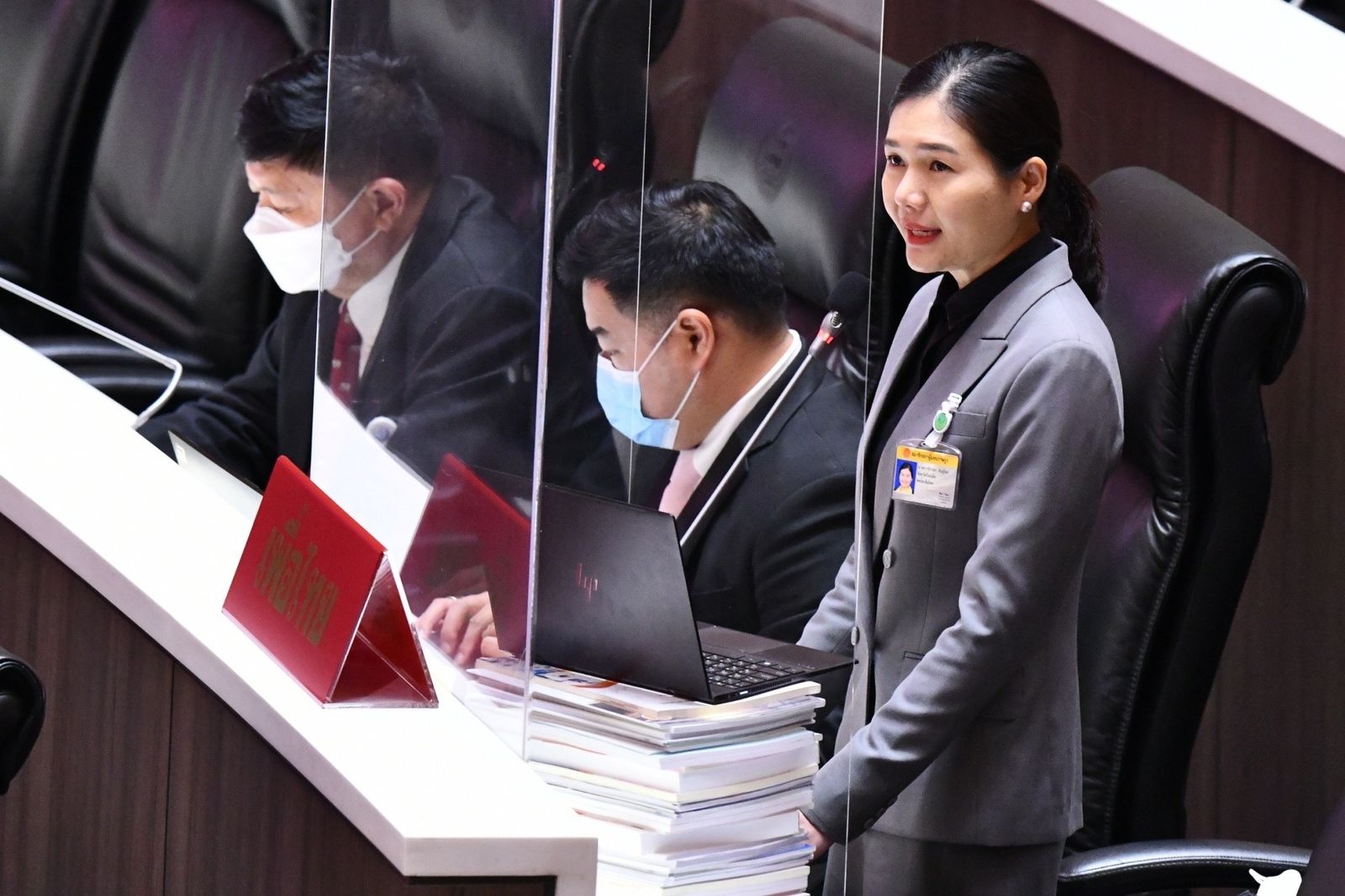 จิราพร สินธุไพร เพื่อไทย ประชุมสภา สภา อภิปรายทั่วไป  8-B952712050C8.jpeg