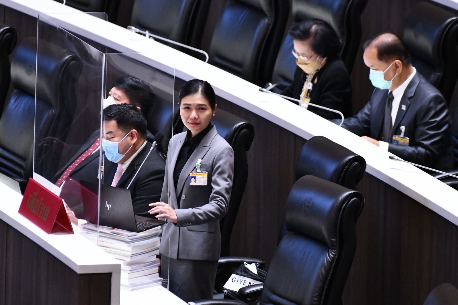 จิราพร สินธุไพร เพื่อไทย ประชุมสภา สภา อภิปรายทั่วไป  DC8-D88DE535D714.jpeg