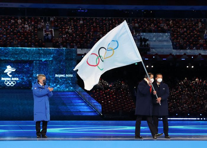 จีนปิด 'ปักกิ่ง 2022' ส่งธงต่อให้อิตาลี คกก.โอลิมปิกขอโลกหันหน้าสู่สันติภาพ