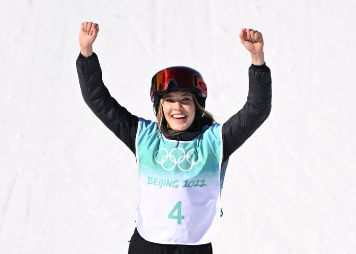 'ไอลีน กู่' นักสกีเจ้าของฉายา 'เจ้าหญิงหิมะ' คว้าเหรียญทองให้จีนสำเร็จใน 'ปักกิ่ง2022'