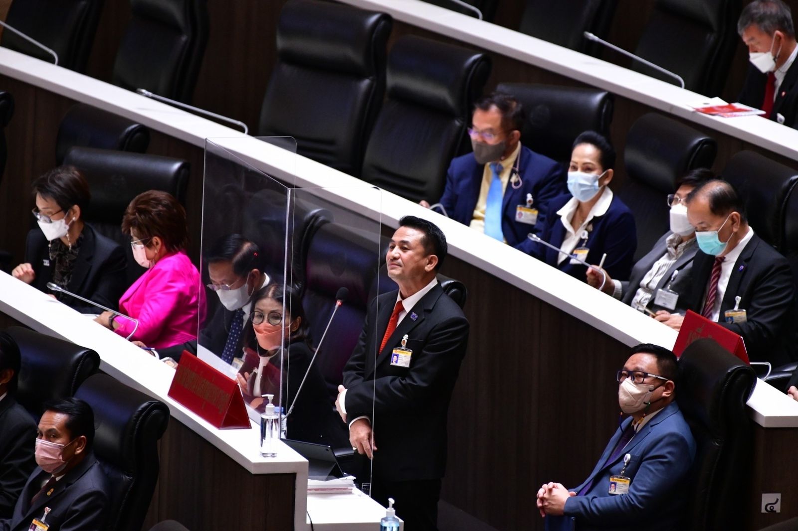 ชลน่าน ประชุมสภา -EB22-41D5-8A7A-7B7A1A4D7EFF.jpeg