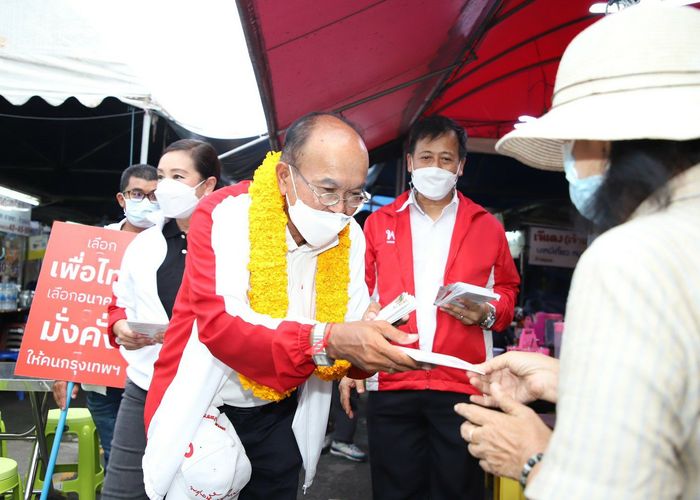 พ่อค้าแม่ค้าย่านจตุจักรโวยของแพง - 'เพื่อไทย'ดัน 'ธนาคารประชาชน' กู้ดอกเบี้ยต่ำ