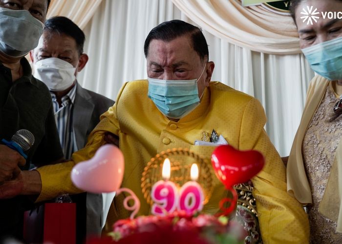 'ชวลิต' เปิดบ้านฉลองวันเกิดครบ 90 ปี เผย ห่วงประชาชนยากจน รัฐบาลหนี้ท่วม