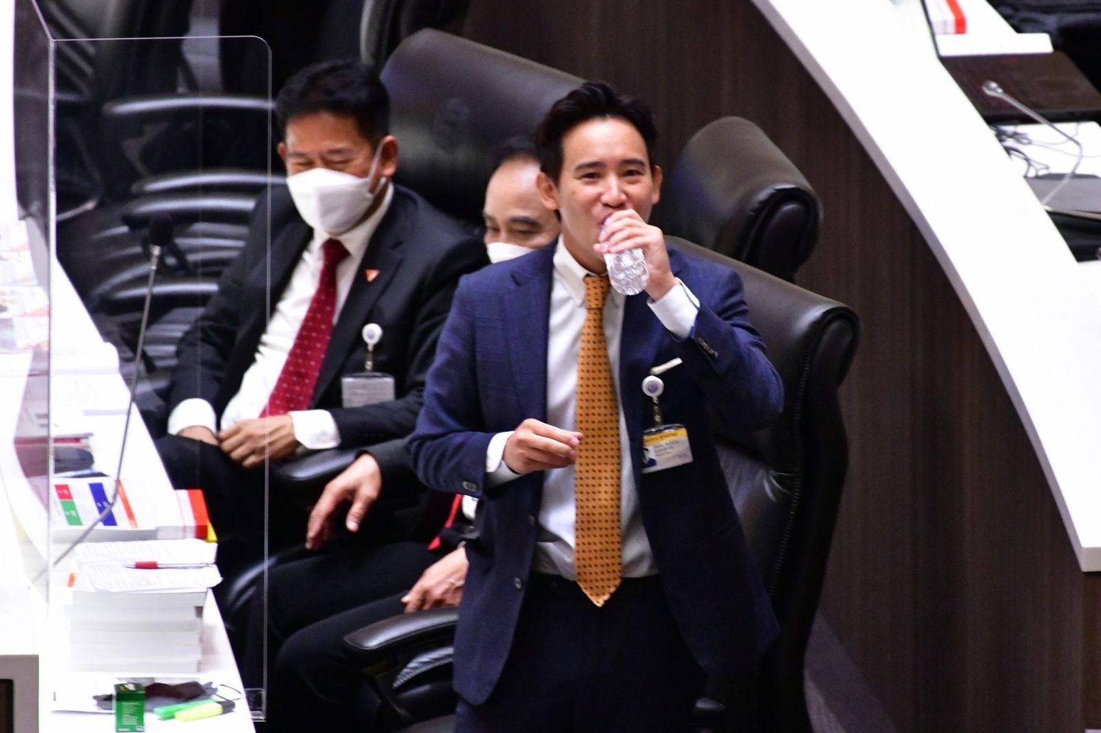 พิธา ก้าวไกล ประชุมสภา งบประมาณ 3-4B7D-96E7-6EAD49FEB1D2.jpeg