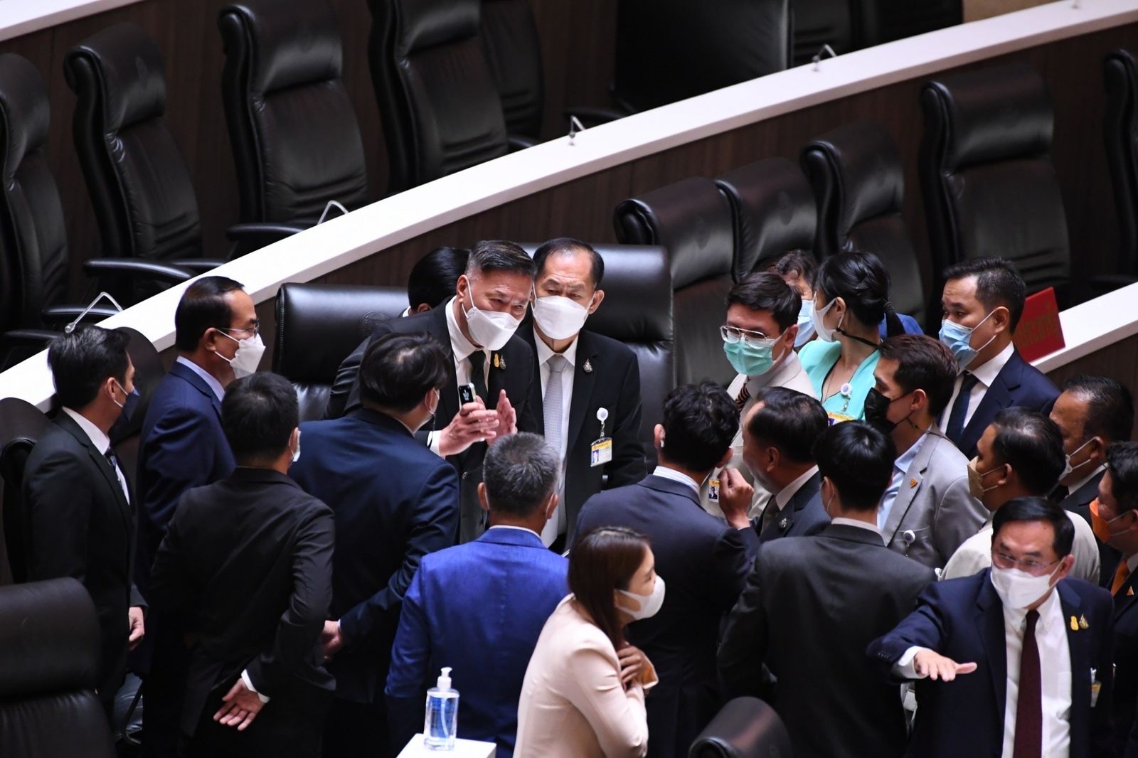 นิโรธ วิปรัฐบาล ประชุมสภา ฝ่ายค้าน ประท้วง -194D-4C3D-9AFF-FB696C6FCC2F.jpeg