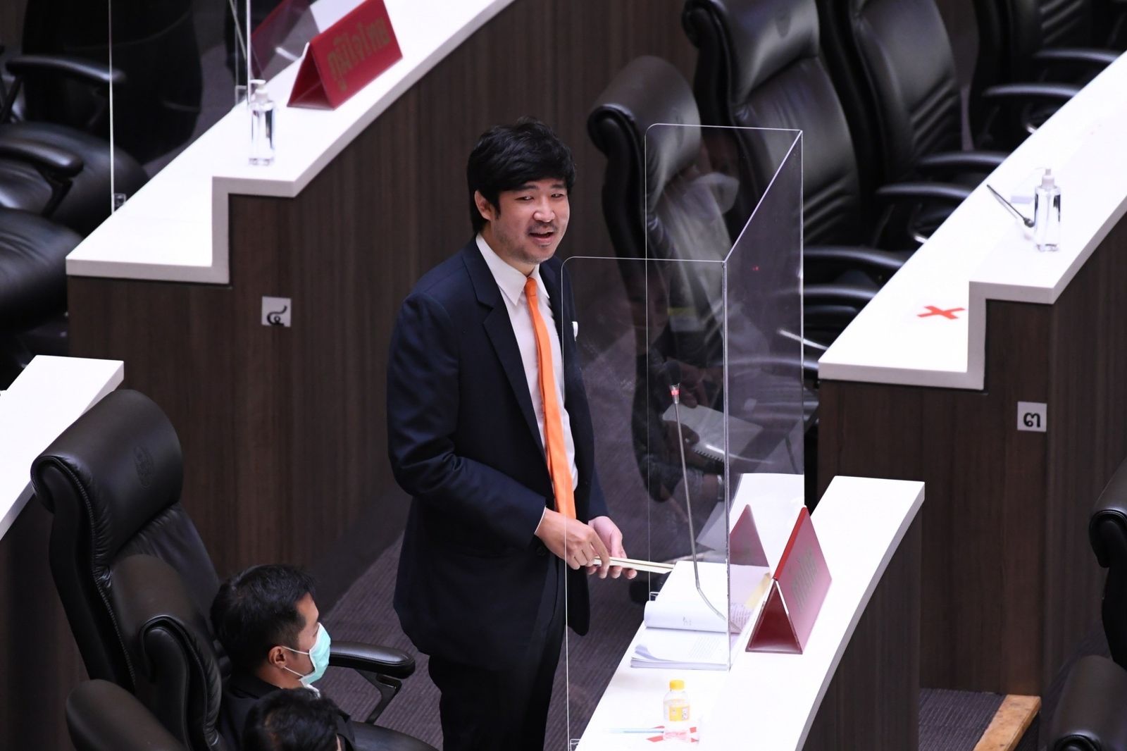 เท่าพิภพ ก้าวไกล ประชุมสภา สุราก้าวหน้า  F52A-40C8-82DB-4CD3FC9A23D6.jpeg
