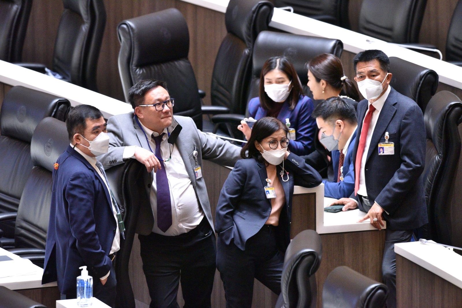 เพื่อไทย จุลพันธ์ ประชุมสภา -1165-4CB2-9C3E-F810D669AF84.jpeg