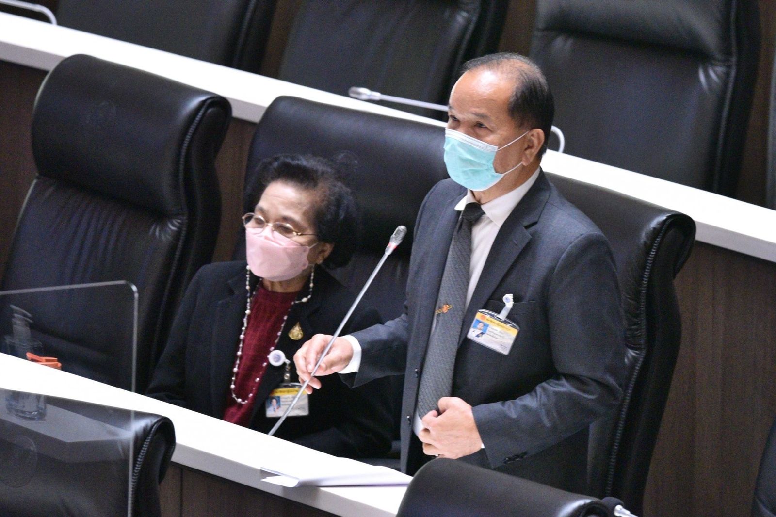 สมคิด ประชุมรัฐสภา -F4B0-4063-AD5B-488E9A11A5FD.jpeg