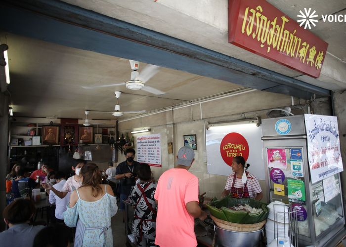 ’ชัชชาติ’ ชิมทีเดียว 'ก๋วยเตี๋ยวเนื้อแลนด์สไลด์'-ลูกค้าชี้หน้าที่ รบ.แก้ปัญหาปากท้อง