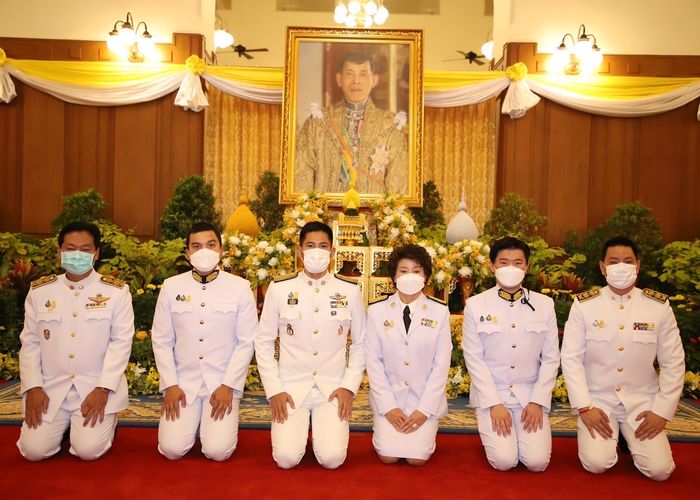 ‘เพื่อไทย-อดีต กก.บห.ทษช.’ ลงนามถวายพระพรฯ วันเฉลิมพระชนมพรรษา ร.10