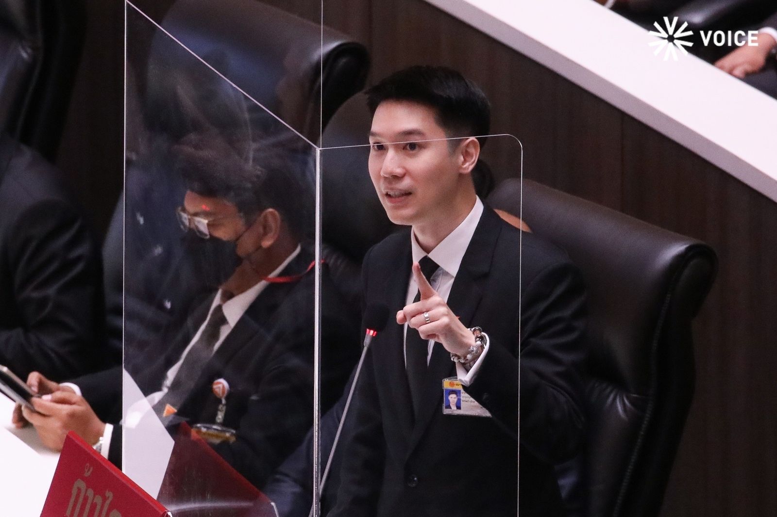 วาโย ประชุมสภา -C2F0-4372-B966-09DCED08866A.jpeg