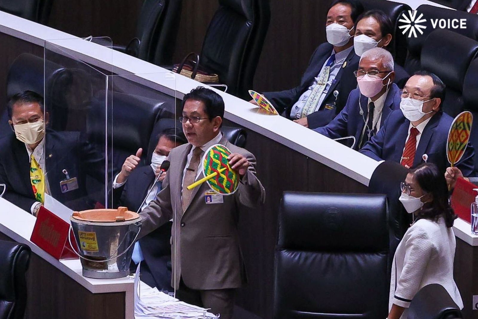 จิรายุ อภิปรายไม่ไว้วางใจ ประชุมสภา  A363-4F0F-AD37-3D420957E506.jpeg