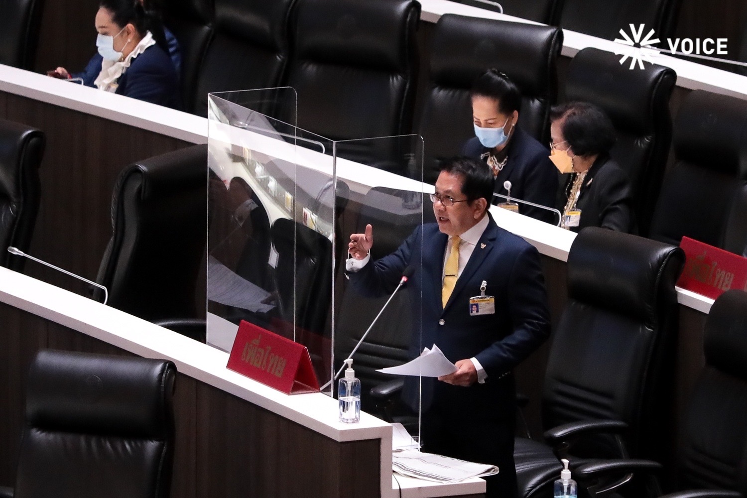 จิรายุ ประชุมสภา งบประมาณ -1DC9-4BEF-B7EA-275992BFC5CD.jpeg