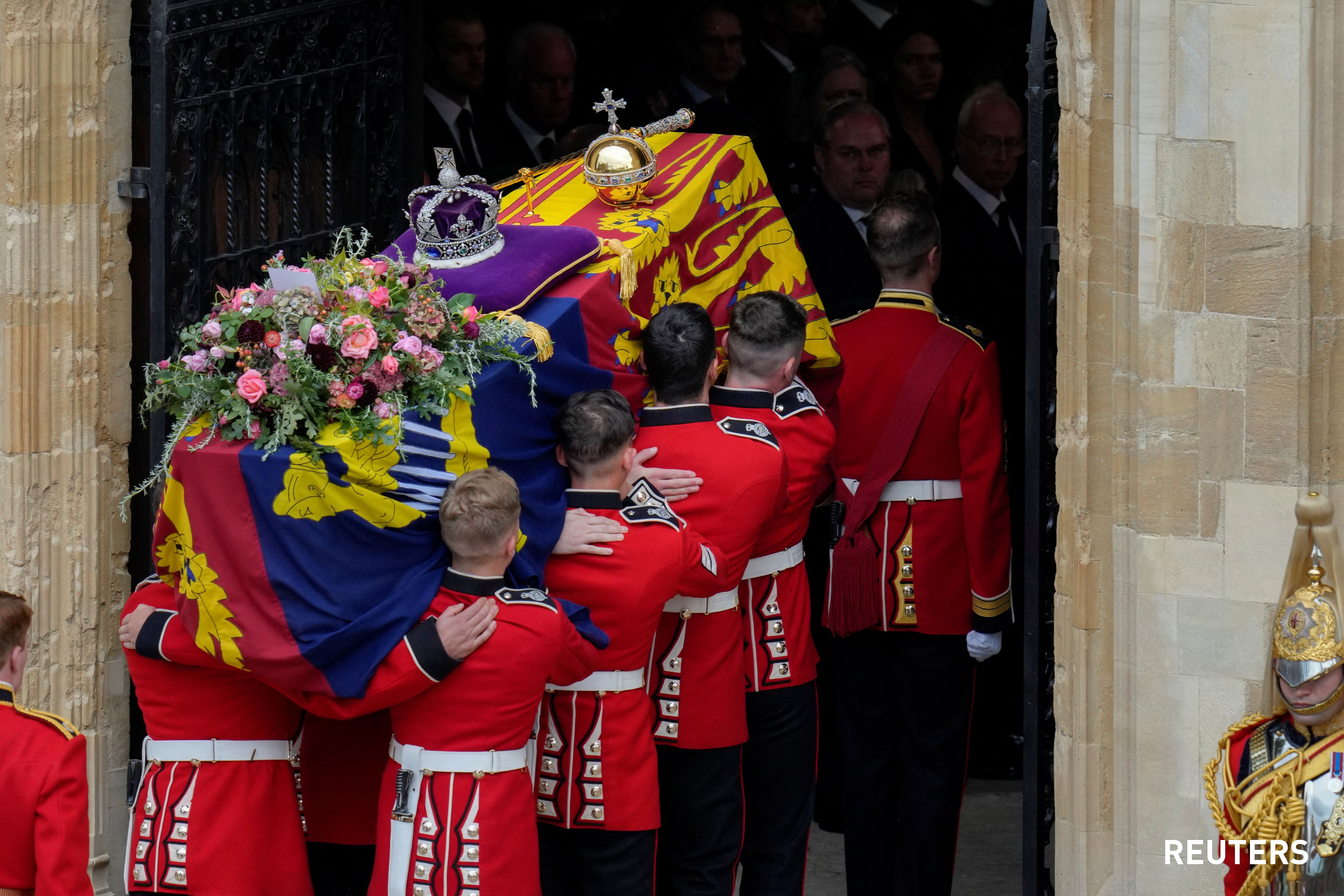 REUTERS - สมเด็จพระราชินีนาถเอลิซาเบธที้ 2 งานพระบรมศพ วินด์เซอร์ ฝังพระบรมศพ