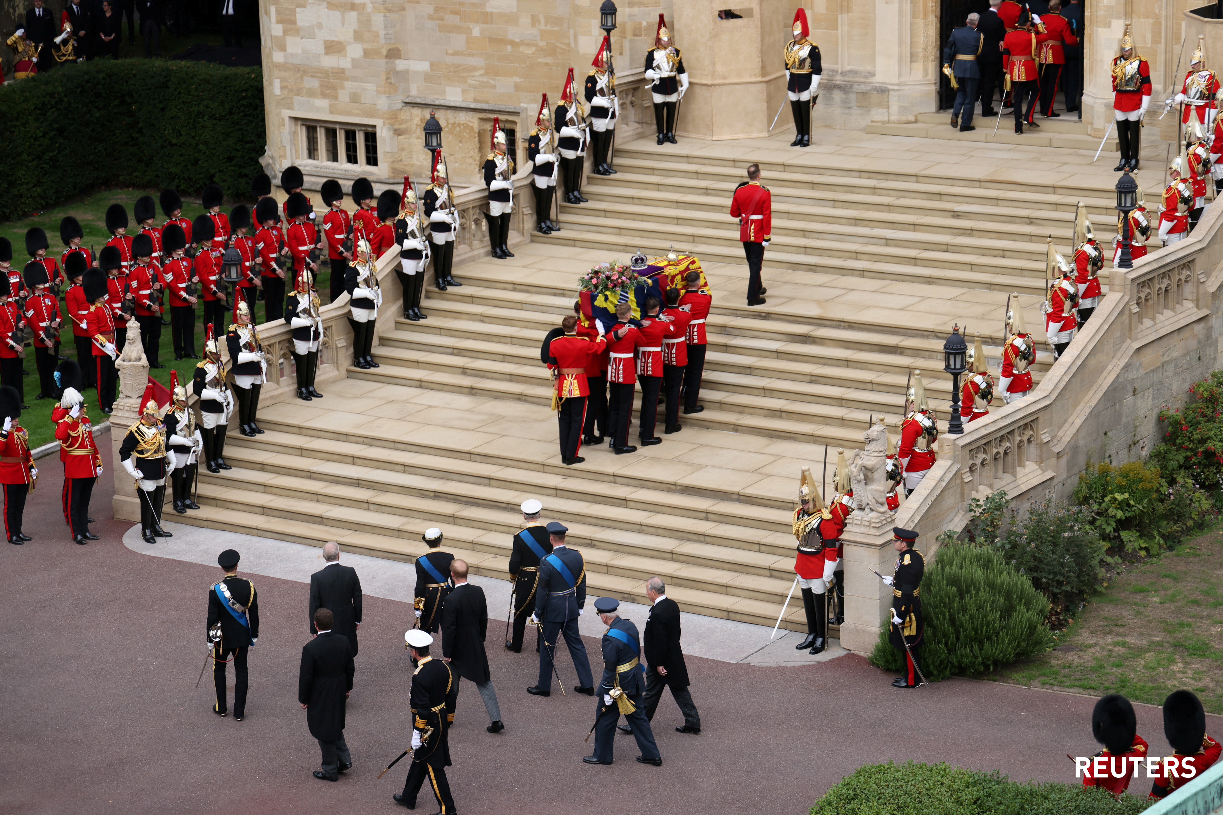 REUTERS - สมเด็จพระราชินีนาถเอลิซาเบธที้ 2 งานพระบรมศพ วินด์เซอร์ ฝังพระบรมศพ