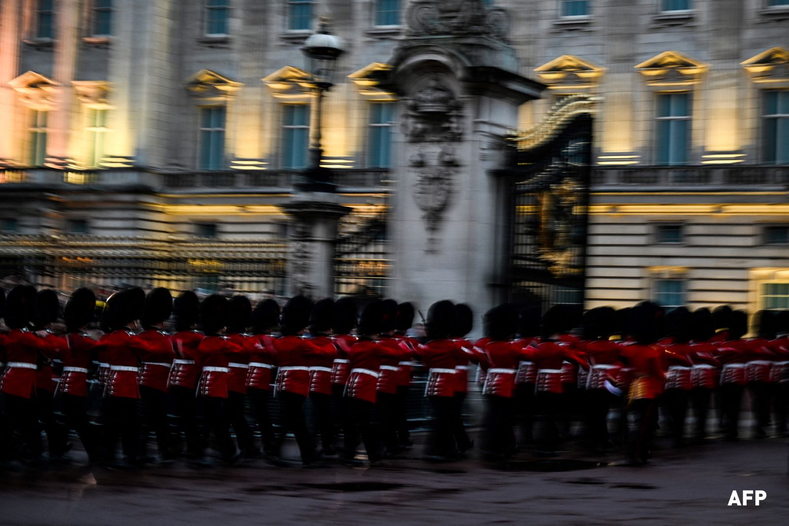 AFP - สมเด็จพระราชินีนาถเอลิซาเบธที่ 2 สวรรคต พระราชวังบักกิงแฮม