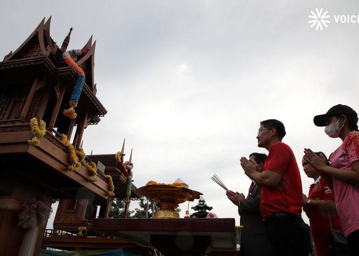 'มงคลกิตติ์' บนศาลหน้ารัฐสภา ดลใจตุลาการวินิจฉัย 'ประยุทธ์' หลุดเก้าอี้นายกฯ