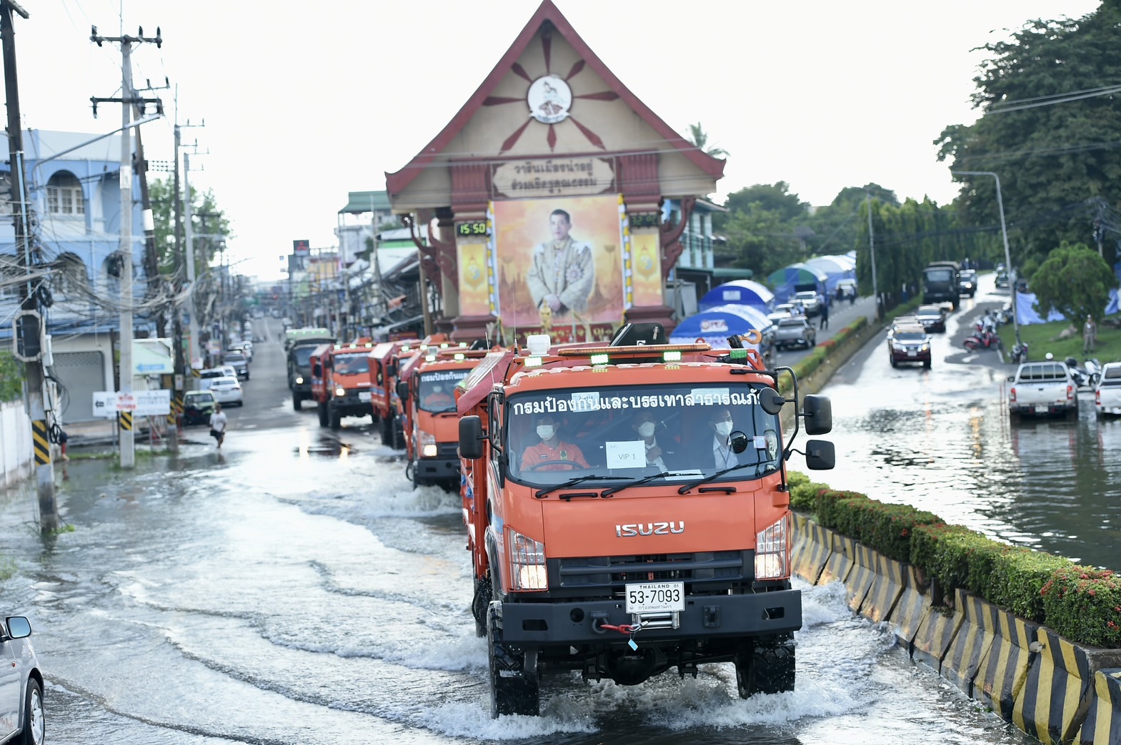 ประยุทธ์ อนุพงษ์  น้ำท่วม อุบลราชธานี  สถาบัน 72340000000.jpg