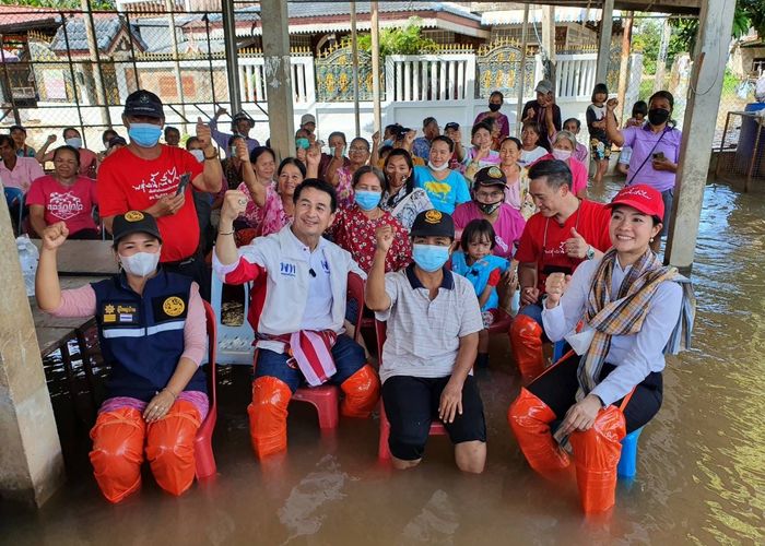 ‘ชลน่าน’ นำ ส.ส.ขอนแก่น 'เพื่อไทย' ให้กำลังใจคนขอนแก่นประสบน้ำท่วม จี้รัฐเร่งช่วยอาหาร-ยา
