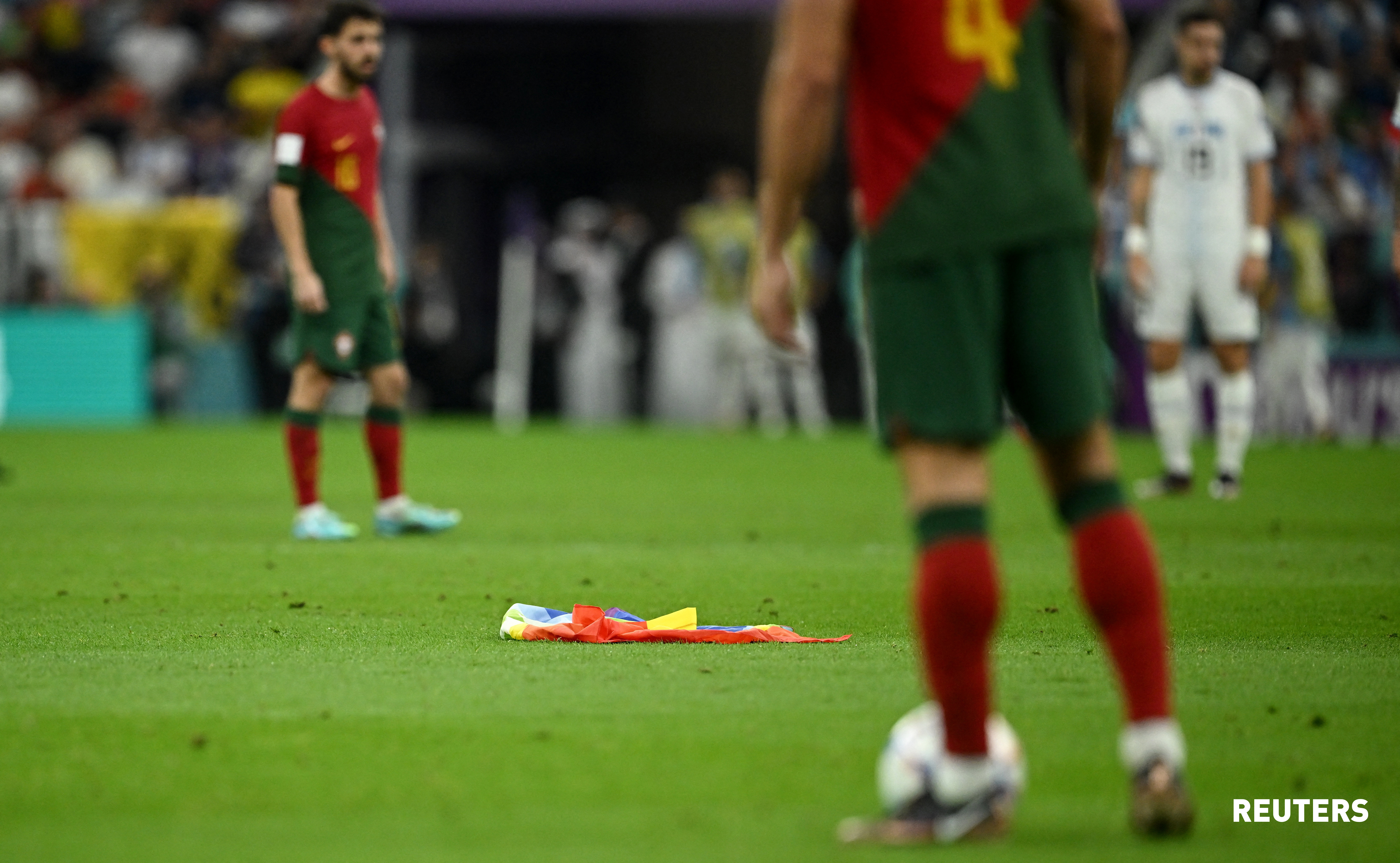 2022-11-28T203725Z_1_LYNXMPEIAR0XN_RTROPTP_4_SOCCER-WORLDCUP-POR-URY-REPORT.JPG