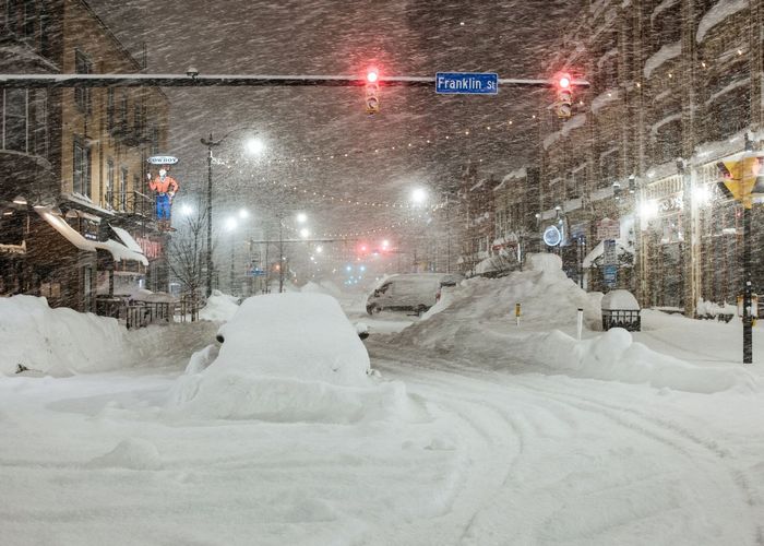 สหรัฐฯ เตรียมรับมือผู้เสียชีวิตเพิ่มจาก “พายุหิมะแห่งศตวรรษ” ตายอย่างน้อย 60 ราย