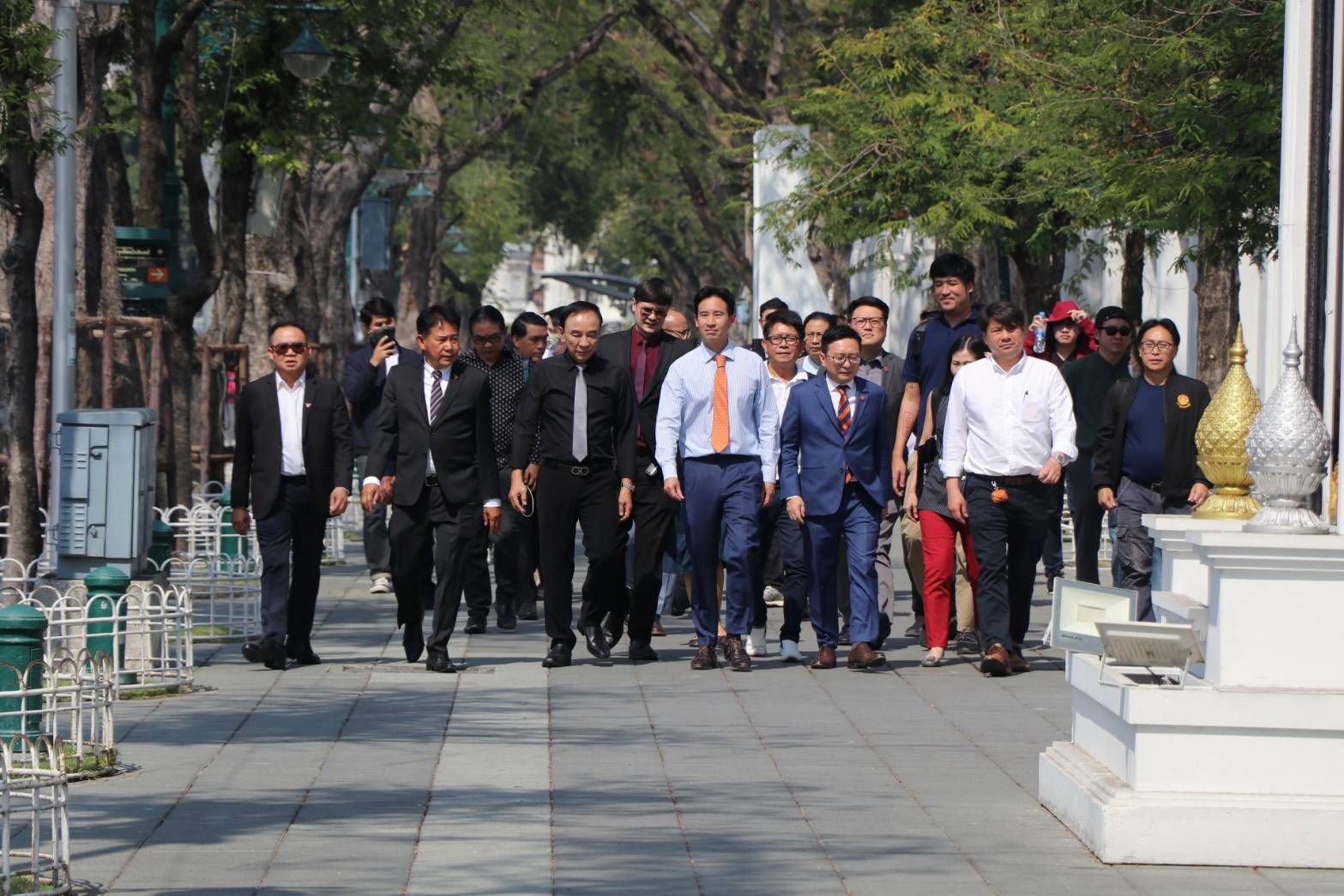  พิธา ลิ้มเจริญรัตน์ ยื่นหนังสือประธานศาลฎีกา