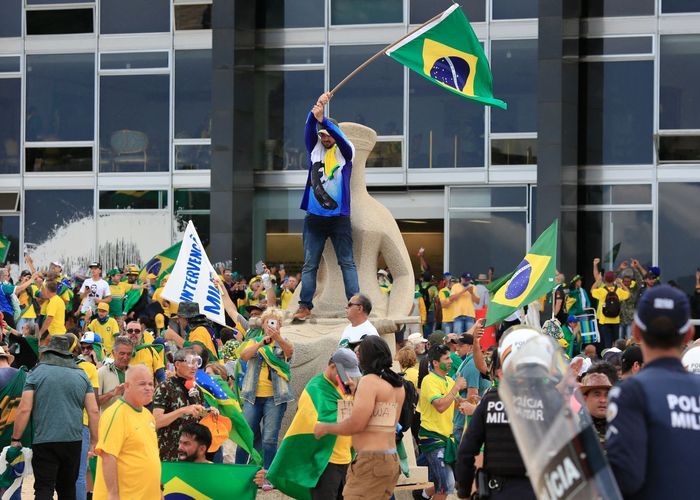 กองหนุน 'อดีตผู้นำบราซิล' ประท้วงเดือด บุกรัฐสภา ไม่ยอมรับผู้นำที่ชนะเลือกตั้ง
