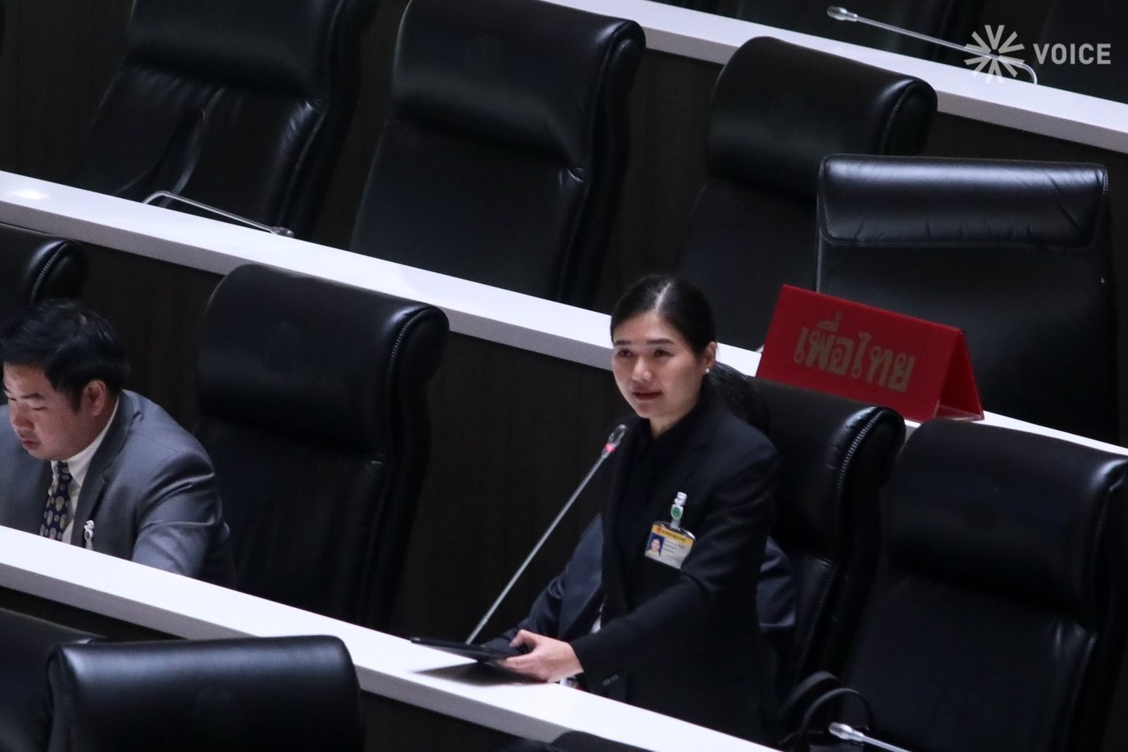 จิราพร ประชุมสภา เพื่อไทย B9C5E1543.jpeg