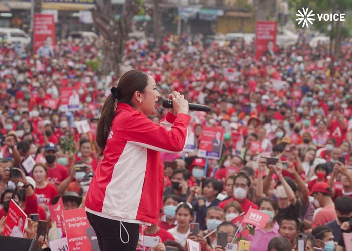 ‘แพทองธาร’ นำทัพเพื่อไทยลุยหาเสียงเลือกตั้ง นายก อบจ.นครพนม มวลชนเสื้อแดงแห่รับสนามบิน ตะโกนลั่น!! เรารักนายกฯอิ๊งค์