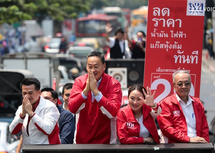 'เพื่อไทย' ความนิยมพุ่งอันดับ 1 ทิ้งห่าง 'ก้าวไกล' เท่าตัว