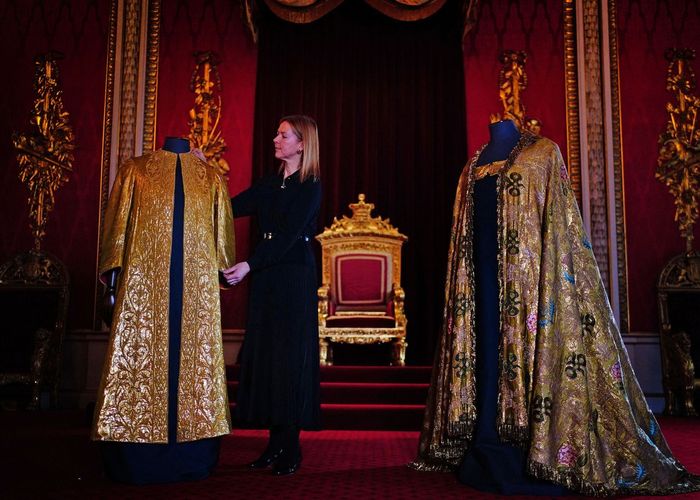 ​เผยโฉม 'ฉลองพระองค์ทอง' อายุ 112 ปี กษัตริย์ชาร์ลส์จะทรงสวมในพิธีบรมราชาภิเษก