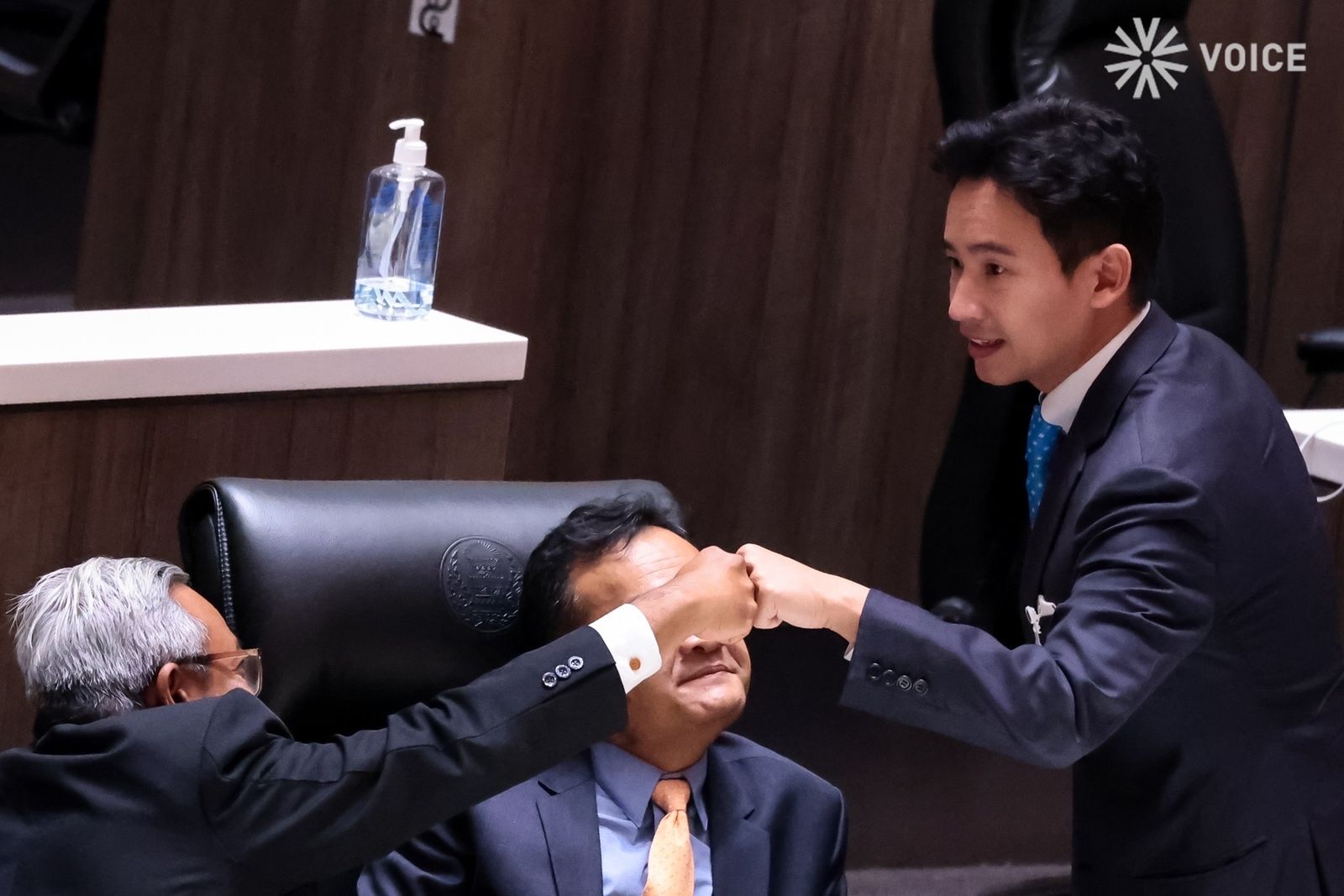 พิธา ประชุมรัฐสภา ก้าวไกล 8498.jpeg