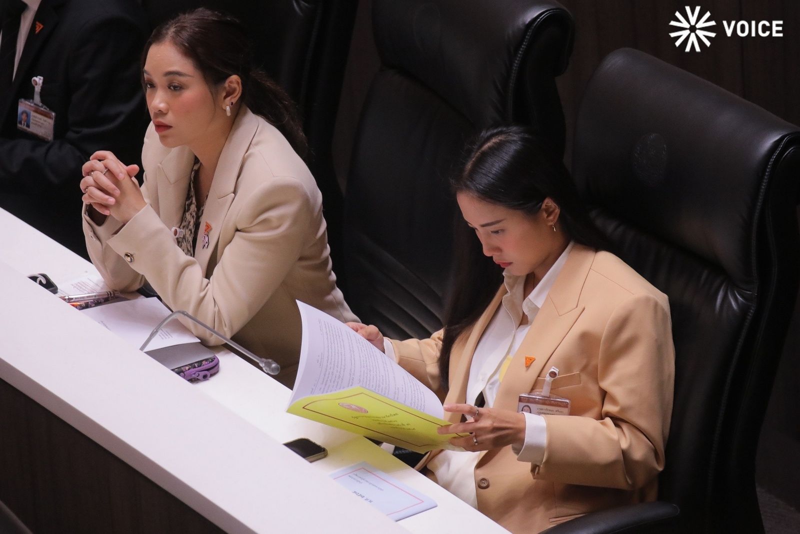 รักชนก ก้าวไกล ประชุมสภา IMG_7903.jpeg